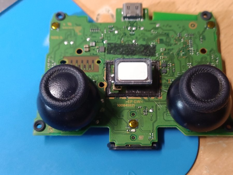 DualSense (PS5) com os analógicos trocados